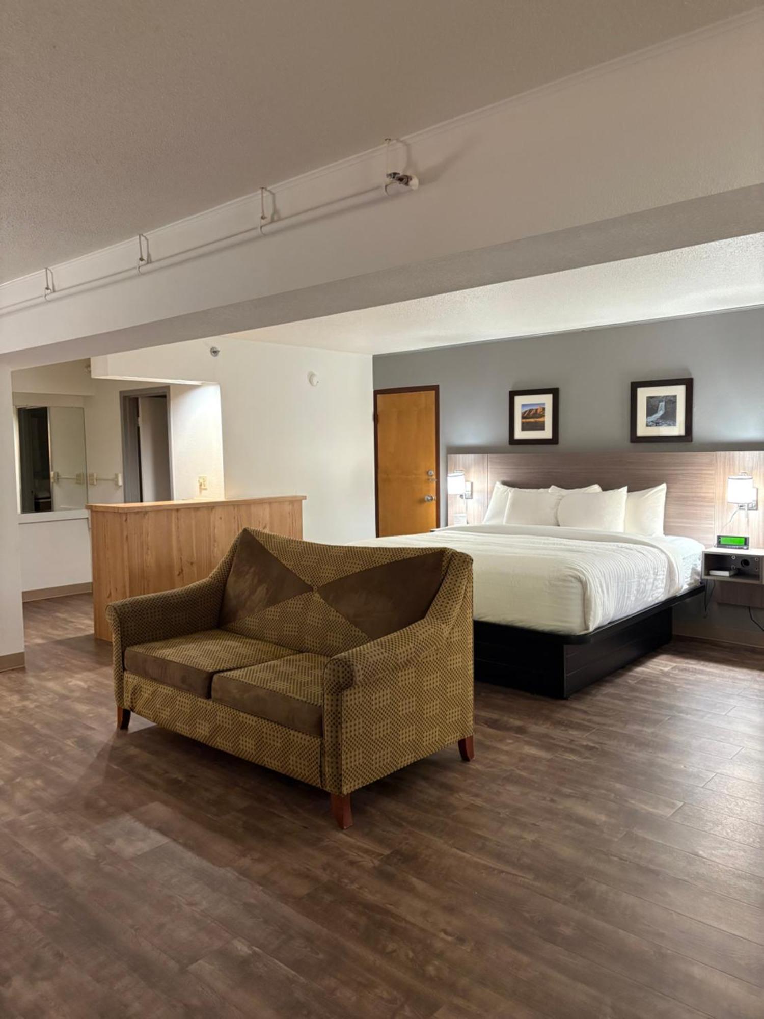 Clarion & And Convention Center Kearney
