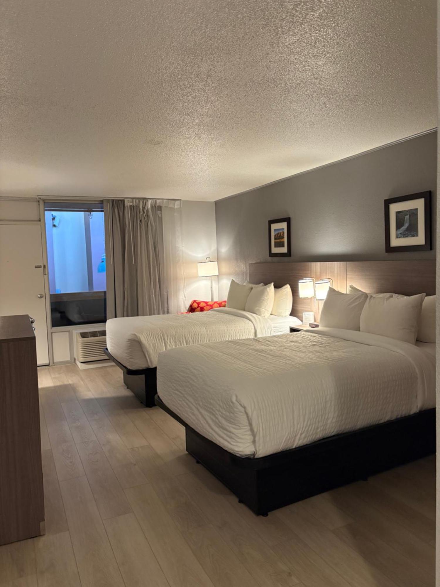 Hotel Clarion & And Convention Center *