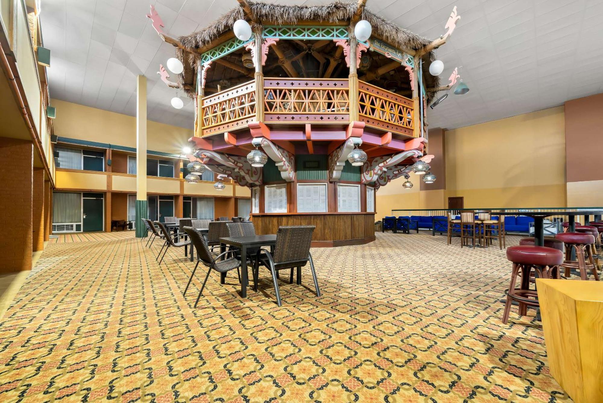 Clarion & And Convention Center Hotel